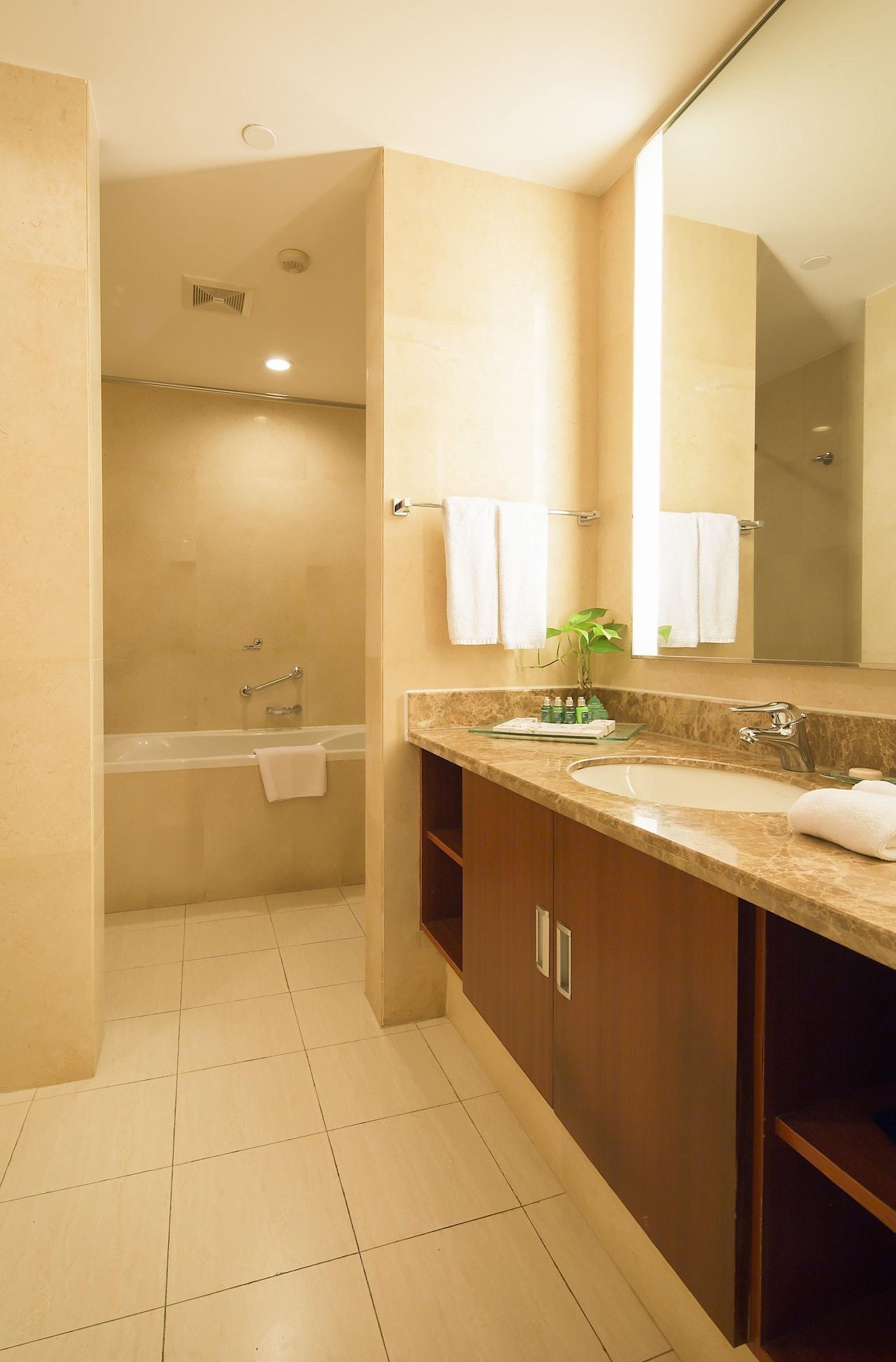 Landison Plaza International Hotel Zhenjiang  Exterior photo