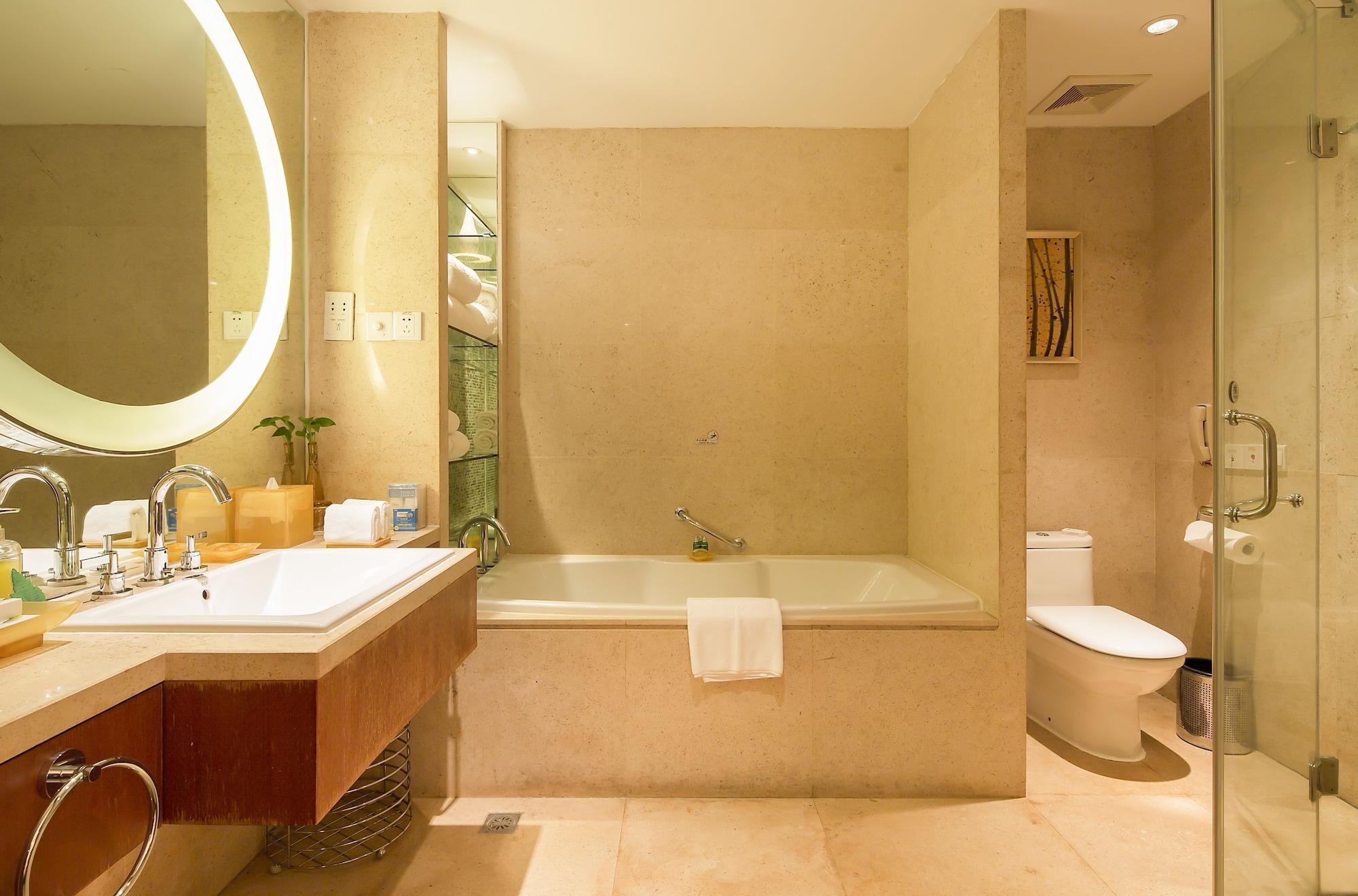 Landison Plaza International Hotel Zhenjiang  Exterior photo