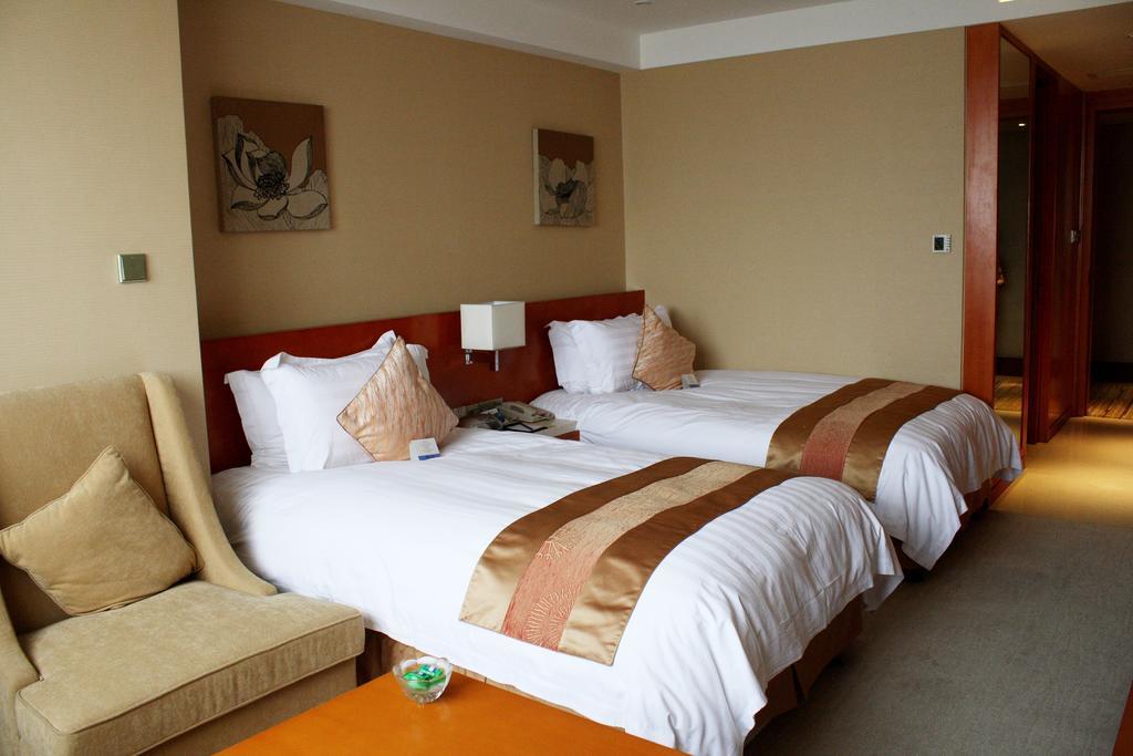 Landison Plaza International Hotel Zhenjiang  Exterior photo