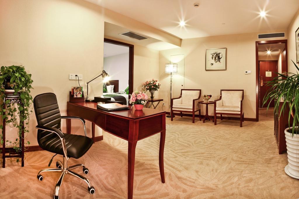 Landison Plaza International Hotel Zhenjiang  Exterior photo