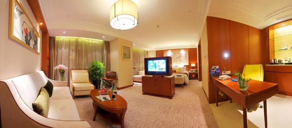 Landison Plaza International Hotel Zhenjiang  Exterior photo
