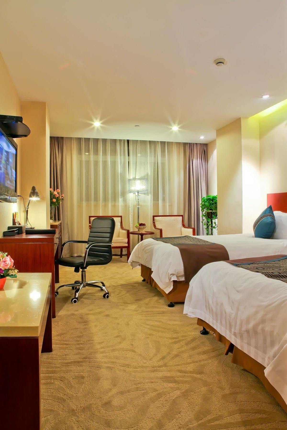 Landison Plaza International Hotel Zhenjiang  Exterior photo