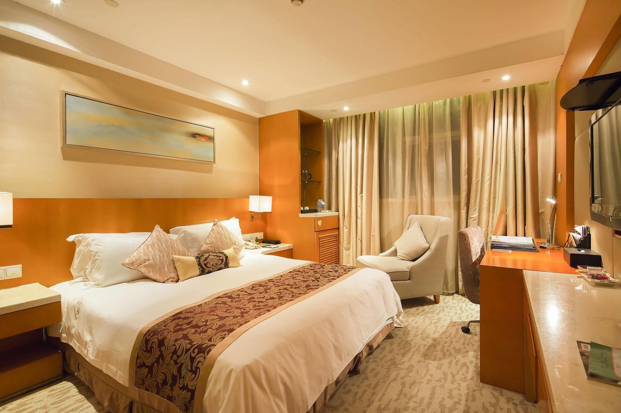 Landison Plaza International Hotel Zhenjiang  Exterior photo